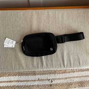 Lululemon Everywhere Belt Bag NEW!